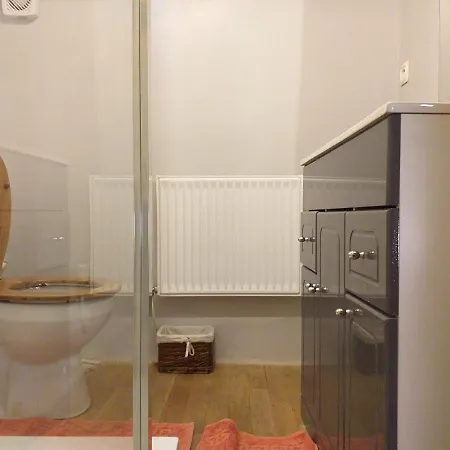 Ancienne Ecole Bed & Breakfast Cazaux-Villecomtal