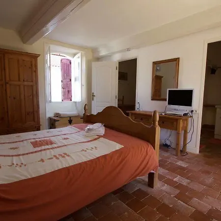 לינה וארוחת בוקר Ancienne Ecole 3*