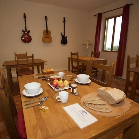 فندق مبيت وإفطار Ancienne Ecole Cazaux-Villecomtal
